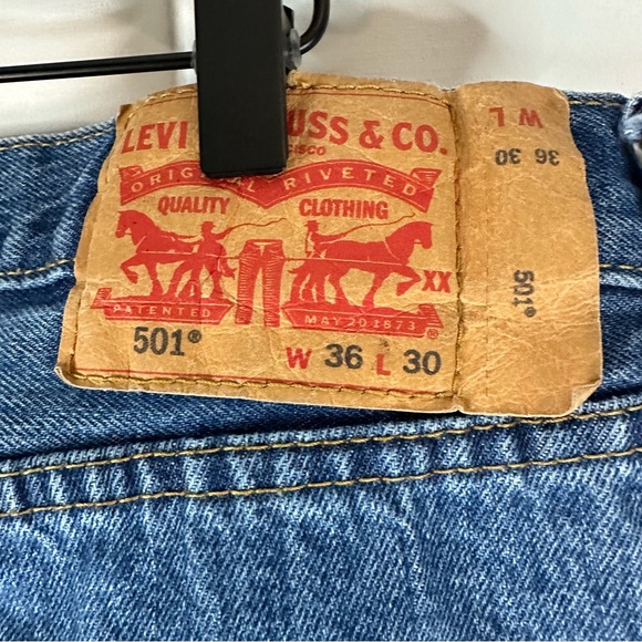 LEVI’S Men’s Size 36x30 Denim Jeans 501 Button Fly Straight Original Fit Style - Picture 10 of 13